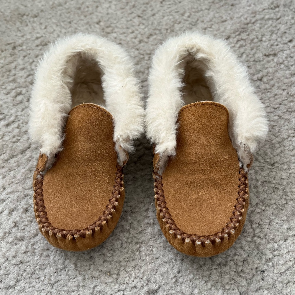 Minnetonka Kids Toddler Slipper/Moccasin Size 8
